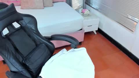 L I S S A  online show from 02.21.26