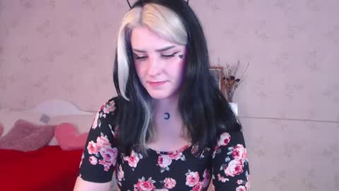 Alice Dont forget to thumbs up its very important  online show from 02.15.26