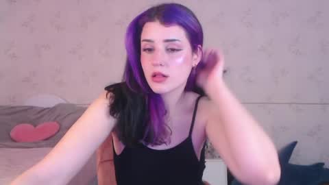 Snapshot of lissalucy chatting on 05.04.26 Alice Dont forget to thumbs up its very important online show from 05.04.26