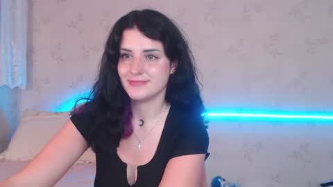 Snapshot of lissalucy chatting on 06.11.26 Alice Dont forget to thumbs up its very important online show from 06.11.26