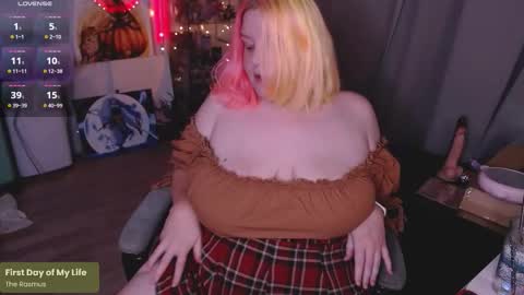 Snapshot of lissamuff chatting on 10.11.25 Lissa online show from 10.11.25