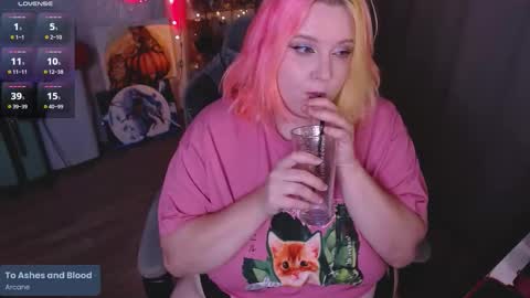 Snapshot of lissamuff chatting on 10.22.25 Lissa online show from 10.22.25