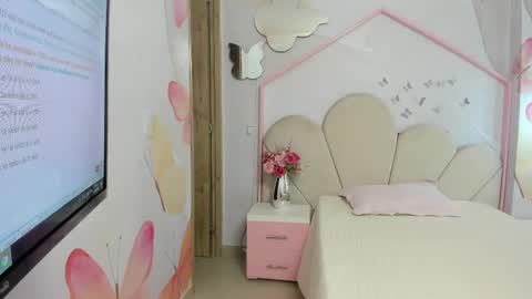 Snapshot of little__doll18 chatting on 11.28.25 little__doll18 online show from 11.28.25