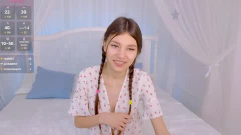 Snapshot of little__lunaa chatting on 04.20.26 online show from 04.20.26