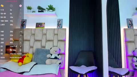 Sophie ---- connected from 1400 to 2100 Colombia time online show from 10.09.25