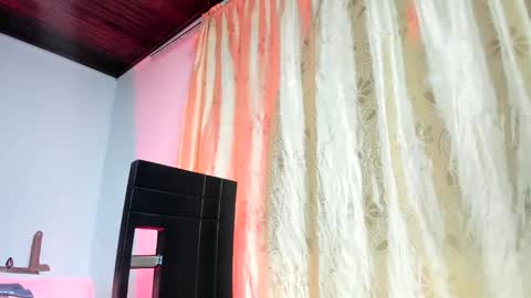 Snapshot of little_aphrodite2 chatting on 04.08.26 Aliciaparaisss online show from 04.08.26