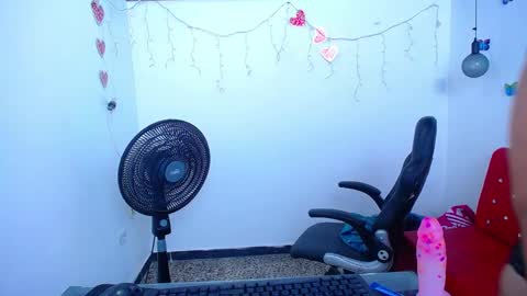 Snapshot of little_flower4you chatting on 01.10.25 mai rojas online show from 01.10.25