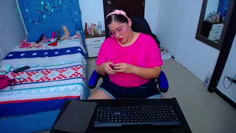 Snapshot of little_flower4you chatting on 02.11.25 mai rojas online show from 02.11.25