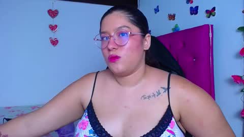 Snapshot of little_flower4you chatting on 03.08.25 mai rojas online show from 03.08.25