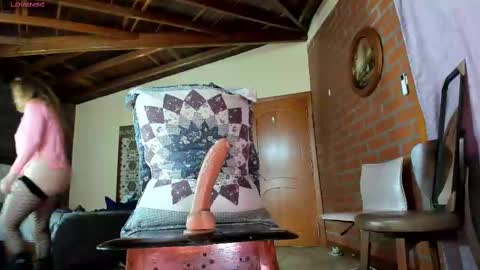 Izzi online show from 02.19.25