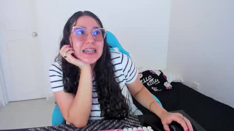 Laire  online show from 11.22.25