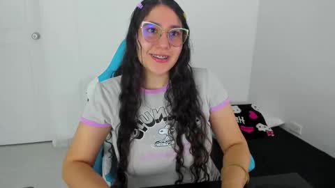 Laire  online show from 11.26.25