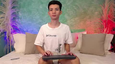 Snapshot of little_twiink chatting on 02.17.25 Juan Ferrer online show from 02.17.25