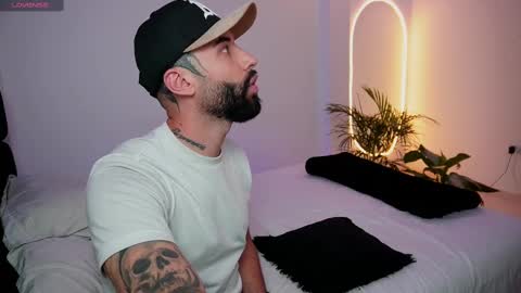 Snapshot of little_vannesaa chatting on 02.18.25 little_vannesaa online show from 02.18.25