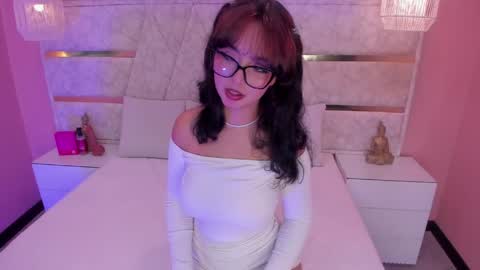 Snapshot of little_vel chatting on 05.02.26 Im your little Velinda online show from 05.02.26