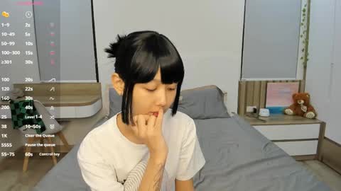 Snapshot of little_yena chatting on 04.23.26 Yena and Gabby online show from 04.23.26