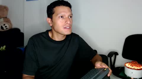 Snapshot of littledicklatin chatting on 03.08.25 Manu online show from 03.08.25