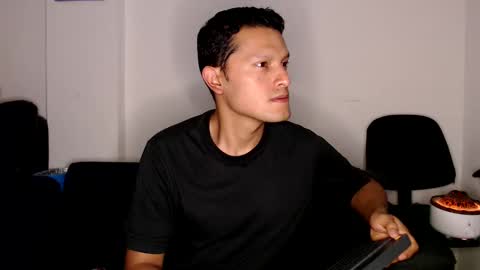Snapshot of littledicklatin chatting on 03.10.25 Manu online show from 03.10.25