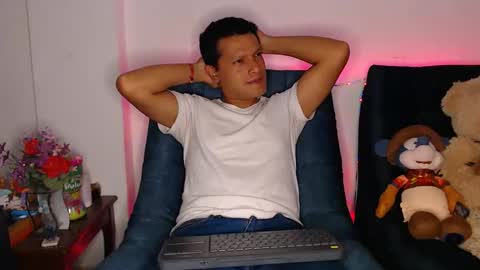 Snapshot of littledicklatin chatting on 05.19.26 Manu online show from 05.19.26