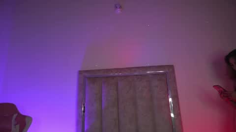 Snapshot of littlee_emma_ chatting on 04.19.26 littlee_emma_ online show from 04.19.26