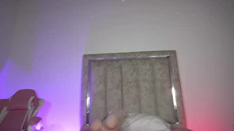 Snapshot of littlee_emma_ chatting on 04.30.26 littlee_emma_ online show from 04.30.26