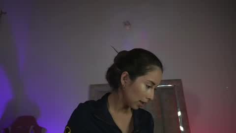 Snapshot of littlee_emma_ chatting on 05.17.26 littlee_emma_ online show from 05.17.26