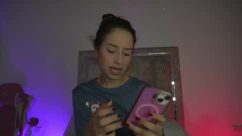 Snapshot of littlee_emma_ chatting on 05.20.26 littlee_emma_ online show from 05.20.26