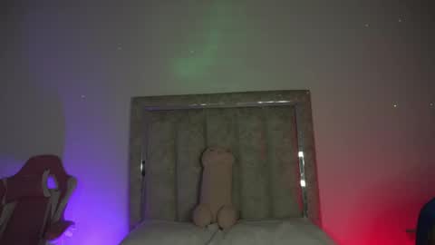 Snapshot of littlee_emma_ chatting on 05.27.26 littlee_emma_ online show from 05.27.26