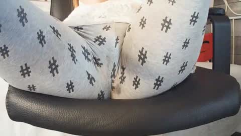 Your little flower  online show from 04.18.26