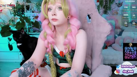 Riza Riri Puff  online show from 12.26.24