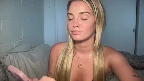 Snapshot of littlemaryjane19 chatting on 02.19.25 Marciabrady online show from 02.19.25