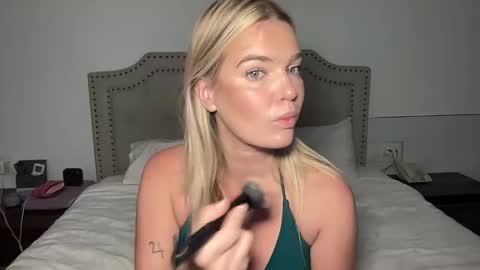 Marciabrady online show from 11.12.25