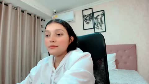 Sarahs Room online show from 03.10.26