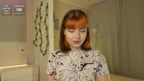 Snapshot of littlenight0wl chatting on 10.03.25 Bella online show from 10.03.25