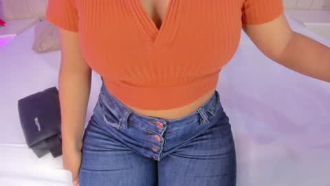 im olivia IG littleolivia01 online show from 01.28.25