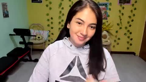 Snapshot of littleprety6969 chatting on 06.14.26 Mia Wednesday to Sunday 730 am to 1030 am Colombian Hour D online show from 06.14.26