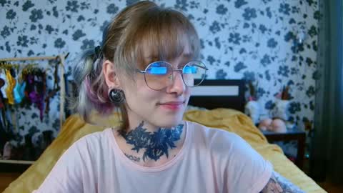 Niki  free tg channel with some photos gifs and info about streams  online show from 09.21.25