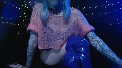 Niki  free tg channel with some photos gifs and info about streams  online show from 11.30.25