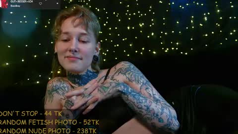 Snapshot of littlespacemouse chatting on 05.04.26 Niki free tg channel with some photos gifs and info about streams online show from 05.04.26