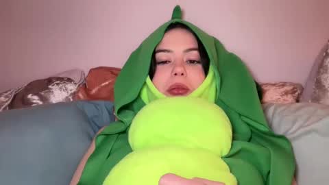 Snapshot of littlesugarpea chatting on 01.05.25 Little Sugar Pea  online show from 01.05.25