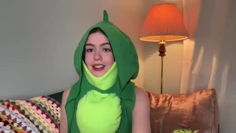 Snapshot of littlesugarpea chatting on 01.12.25 Little Sugar Pea  online show from 01.12.25