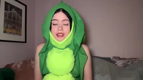 Snapshot of littlesugarpea chatting on 01.15.25 Little Sugar Pea  online show from 01.15.25