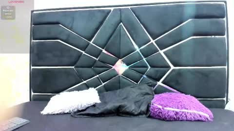 Snapshot of littlesussyy chatting on 09.19.25 Sussy  online show from 09.19.25