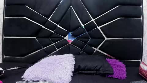 Snapshot of littlesussyy chatting on 10.21.25 Sussy  online show from 10.21.25