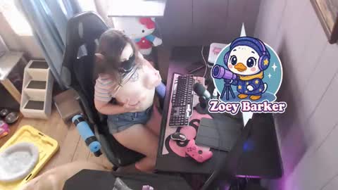 Snapshot of littlezoey2007 chatting on 09.19.25 littlezoey2007 online show from 09.19.25