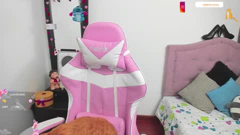 Snapshot of liv_rosse chatting on 03.15.26 Katalina Novoa. online show from 03.15.26