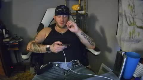 Snapshot of livingpuddle chatting on 11.20.25 livingpuddle online show from 11.20.25