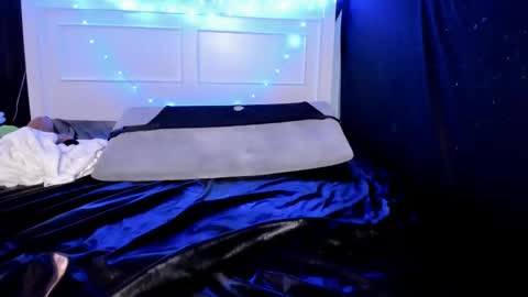 Snapshot of livinsubspace chatting on 02.15.25 Liv online show from 02.15.25