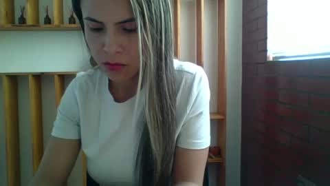 liz_28 online show from 10.16.25
