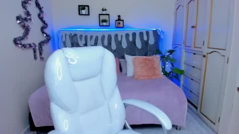 Snapshot of liz_bohemia chatting on 12.10.24 LIZ online show from 12.10.24